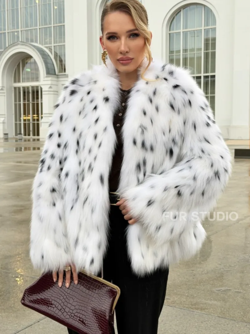 Шуба укороченная из арктической лисы под рысь