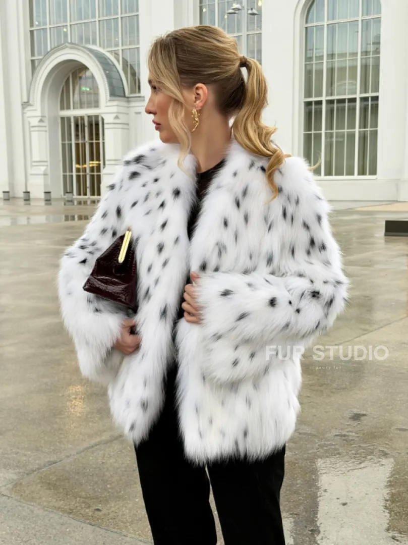 Шуба укороченная из арктической лисы под рысь