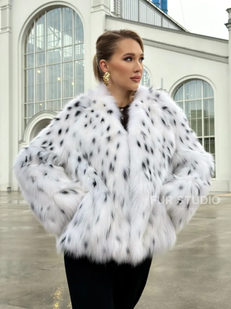 Шуба укороченная из арктической лисы под рысь