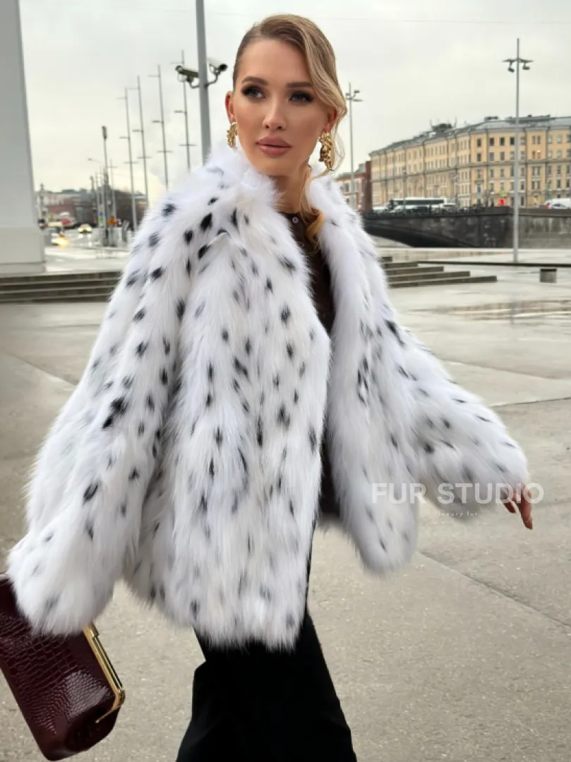 Шуба укороченная из арктической лисы под рысь