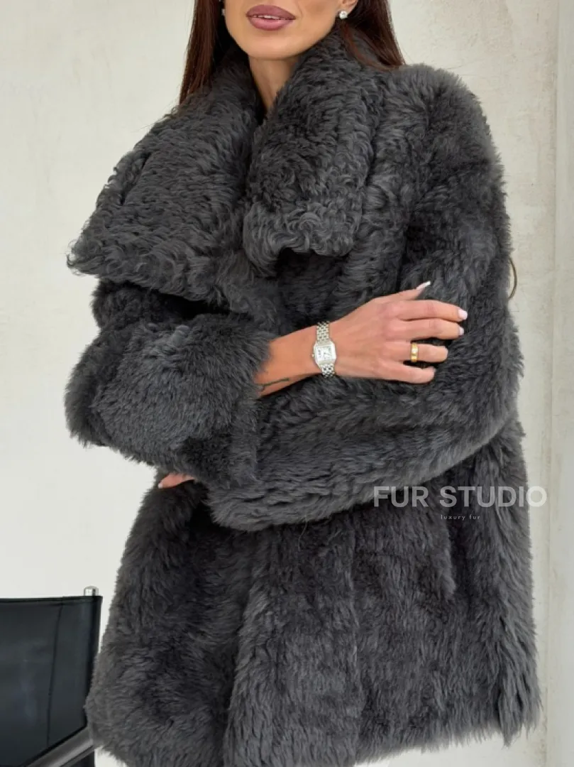 Серая дубленка из тиградо