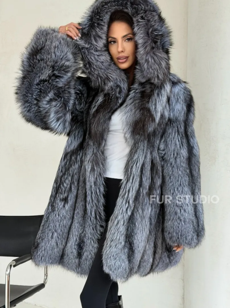 Шуба из натурального меха чернобурки с капюшоном