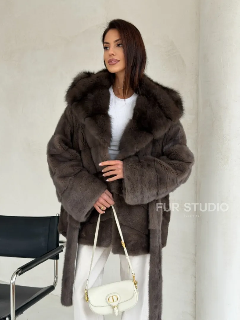 Меховой норковый полушубок с капюшоном куница