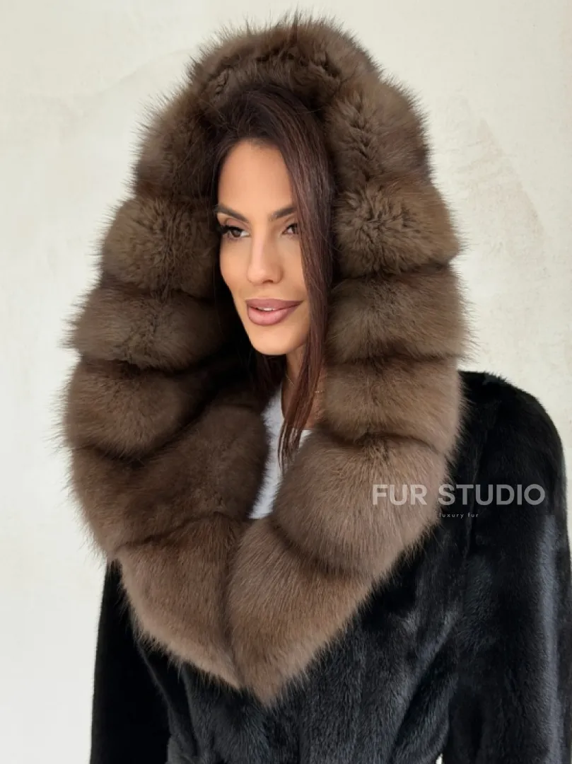 Черная норковая шуба средней длины - капюшон куница