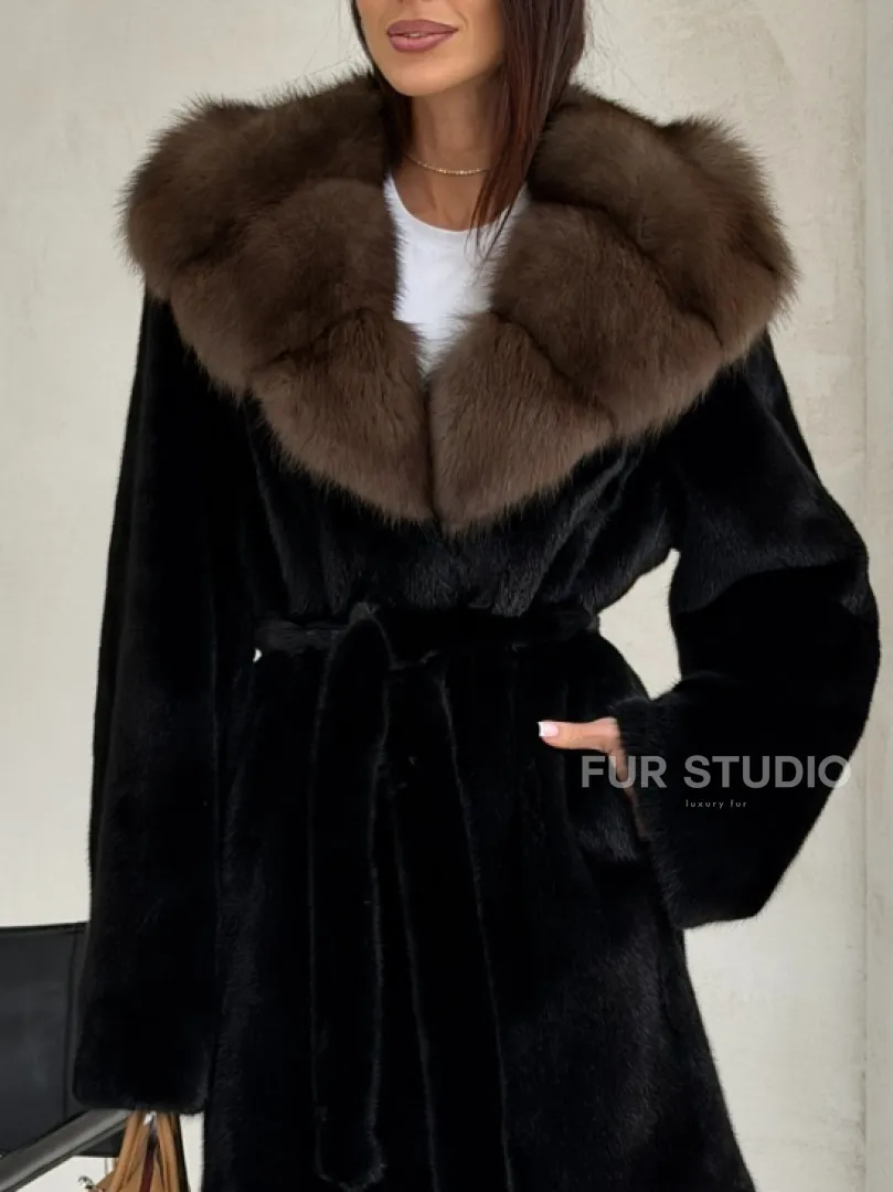 Черная норковая шуба средней длины - капюшон куница