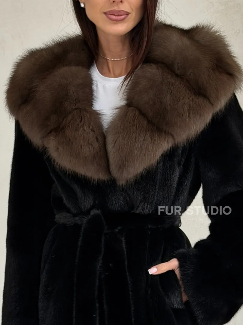Черная норковая шуба средней длины - капюшон куница