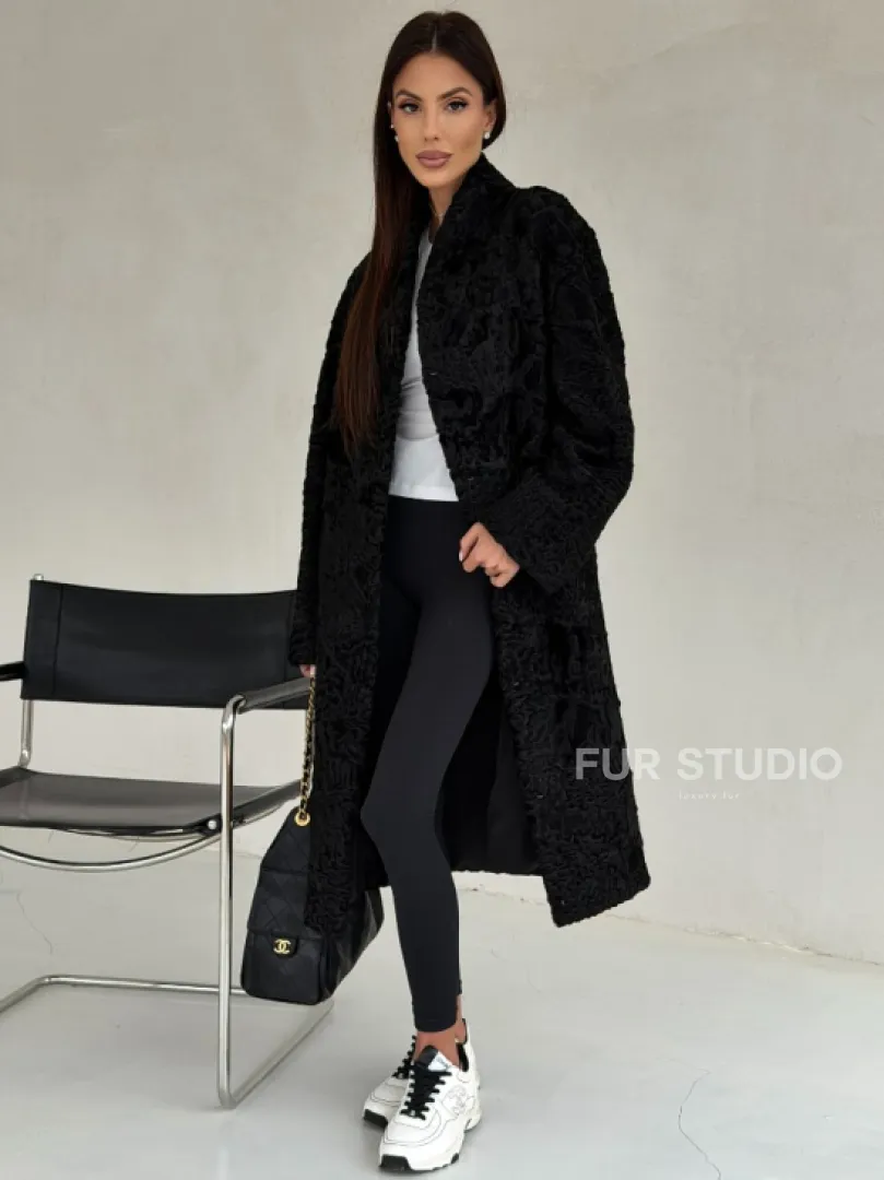 Черная шуба из каракуля