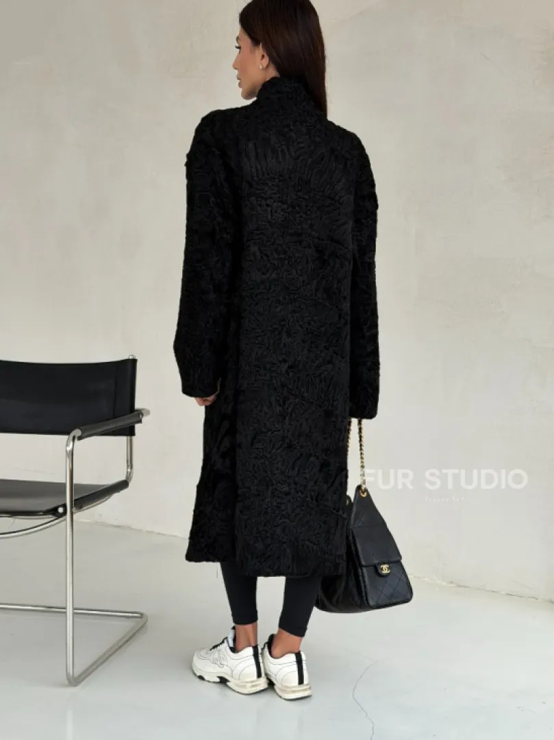 Черная шуба из каракуля