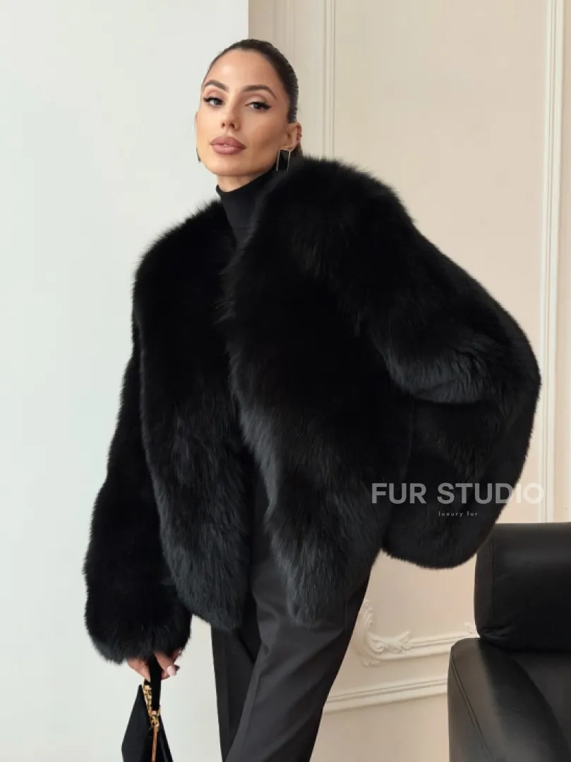 Черная короткая шуба из песца