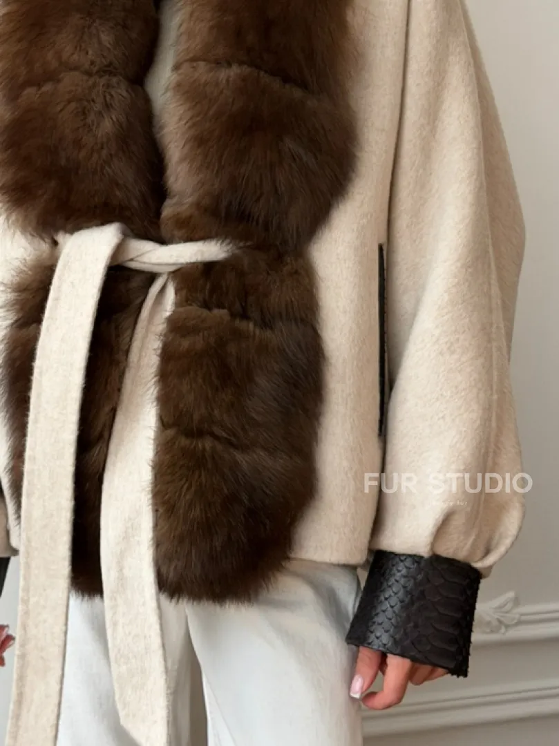 Женское шерстяное полупальто с мехом