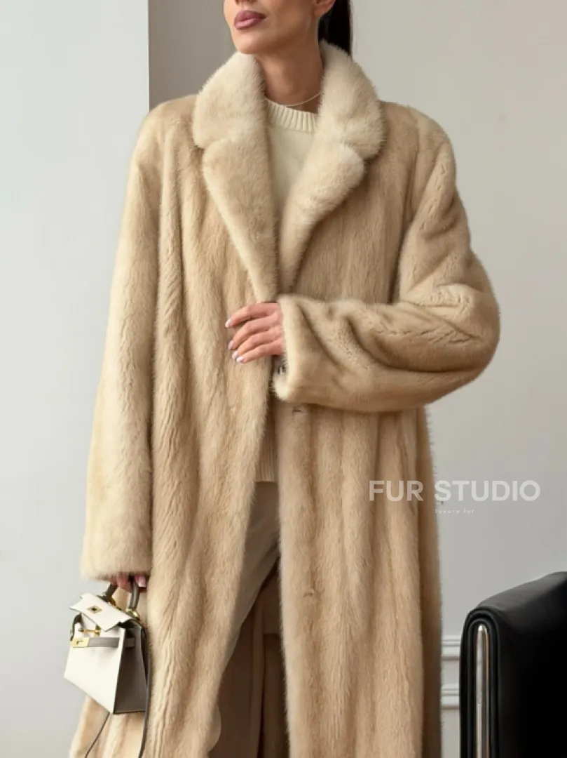 Длинная норковая шуба в натуральном цвете пастель