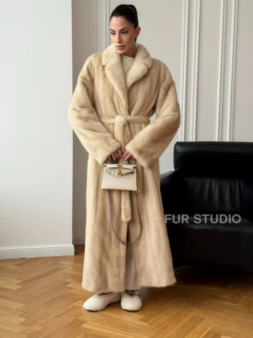 Длинная норковая шуба в натуральном цвете пастель