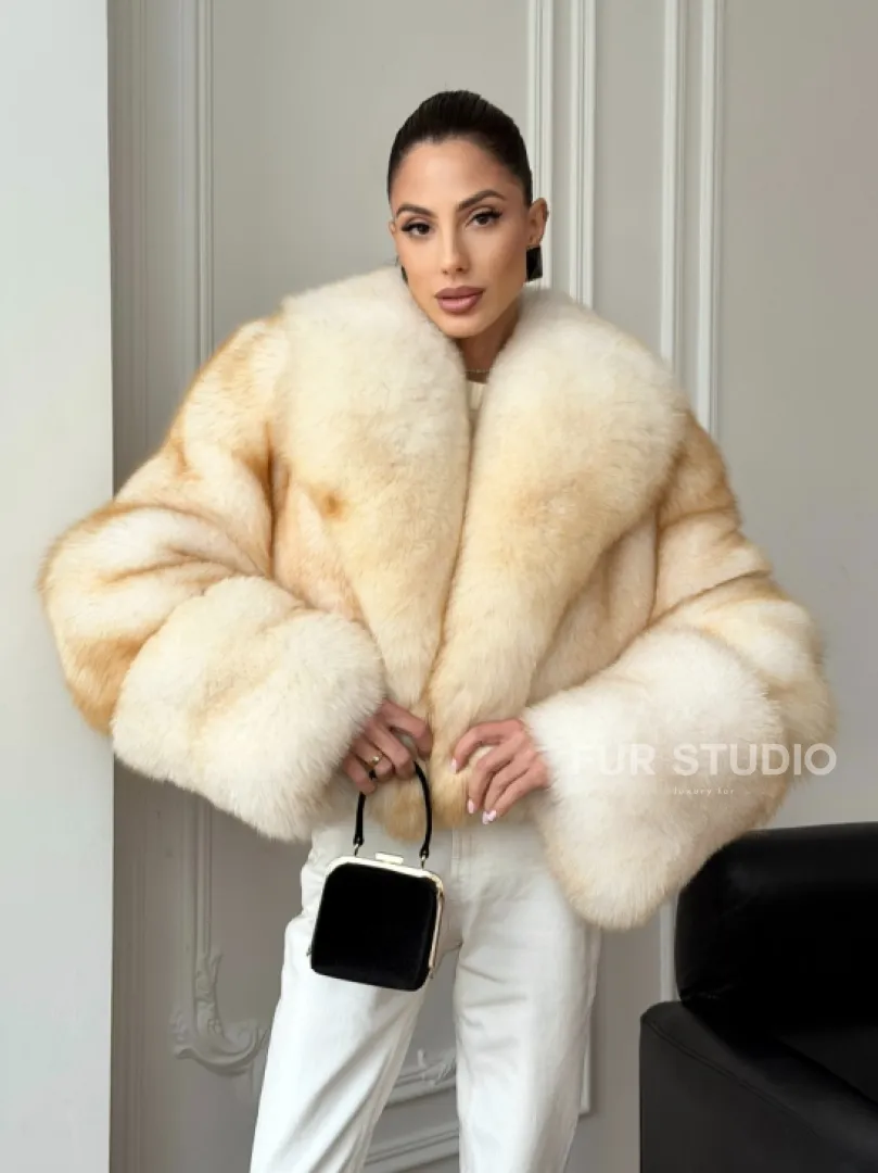 Шуба короткая из меха финского песца