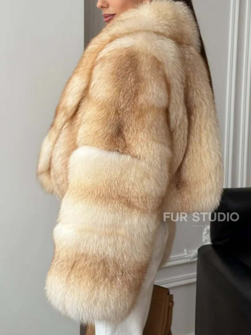 Полушубок-кроп с шалевым воротником из меха песца