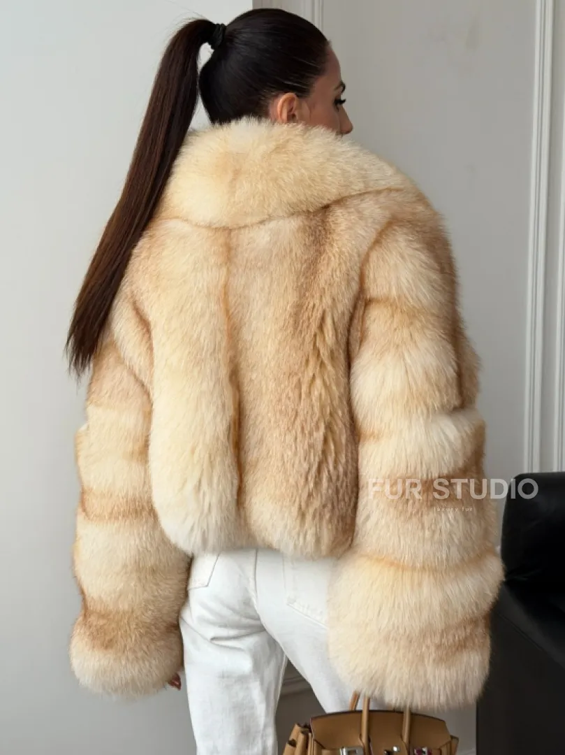 Полушубок-кроп с шалевым воротником из меха песца