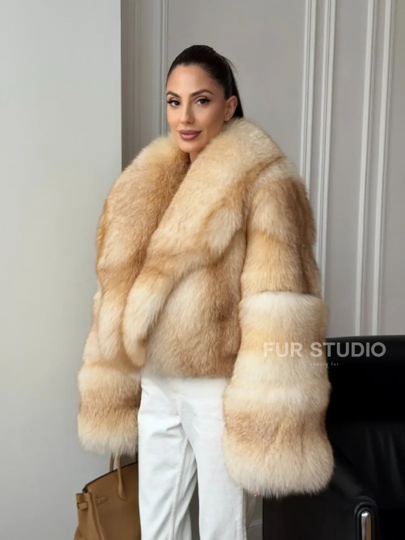 Полушубок-кроп с шалевым воротником из меха песца