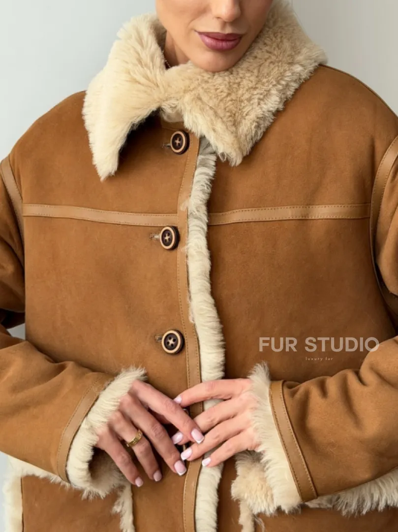 Двухсторонняя женская замшевая дубленка