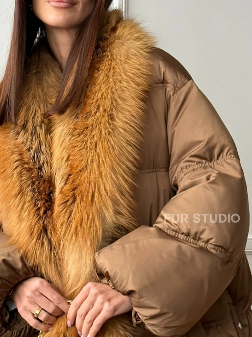 Женский пуховик оверсайз с мехом лисы