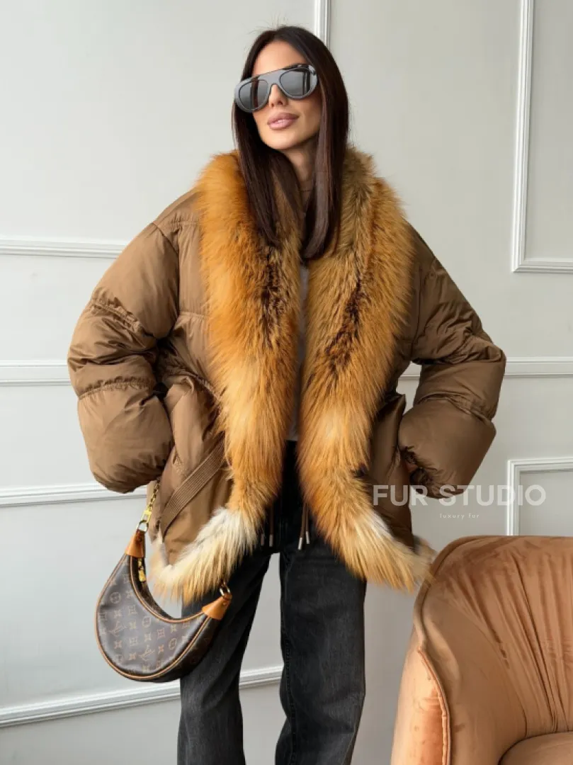 Женский пуховик оверсайз с мехом лисы