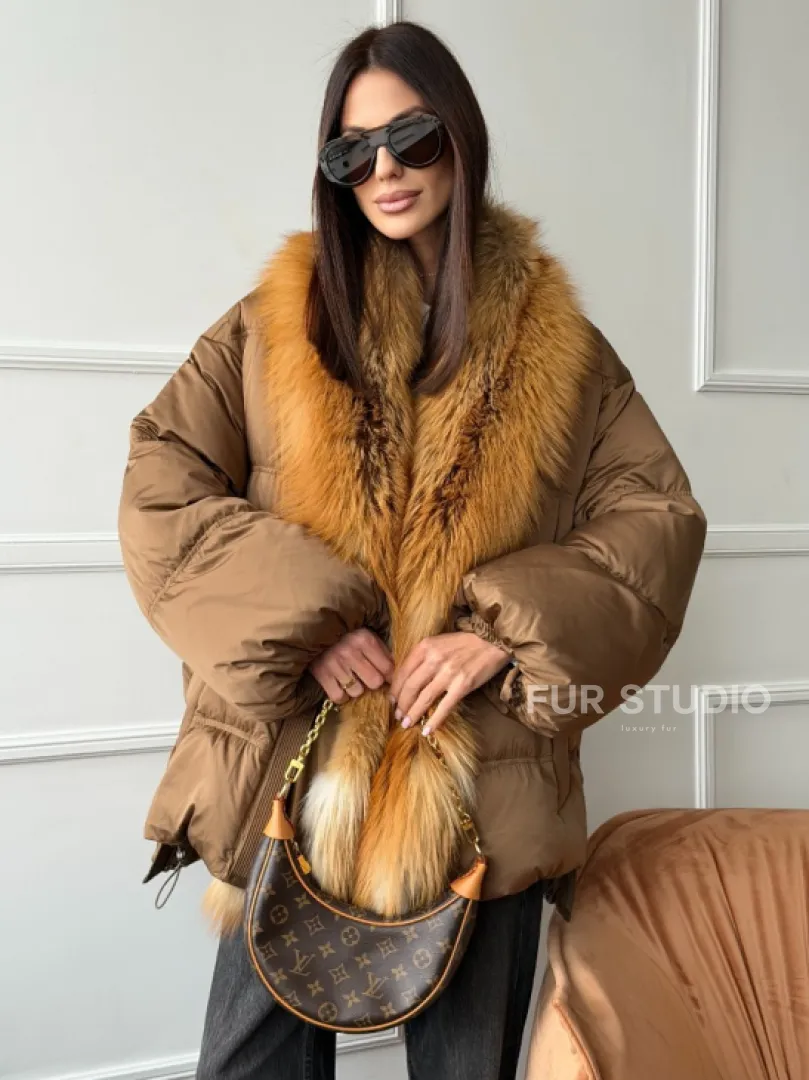 Женский пуховик оверсайз с мехом лисы