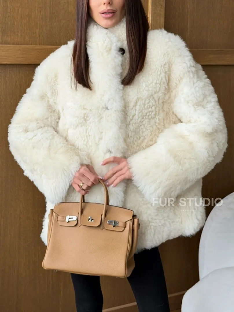 Светлая женская двухсторонняя дубленка