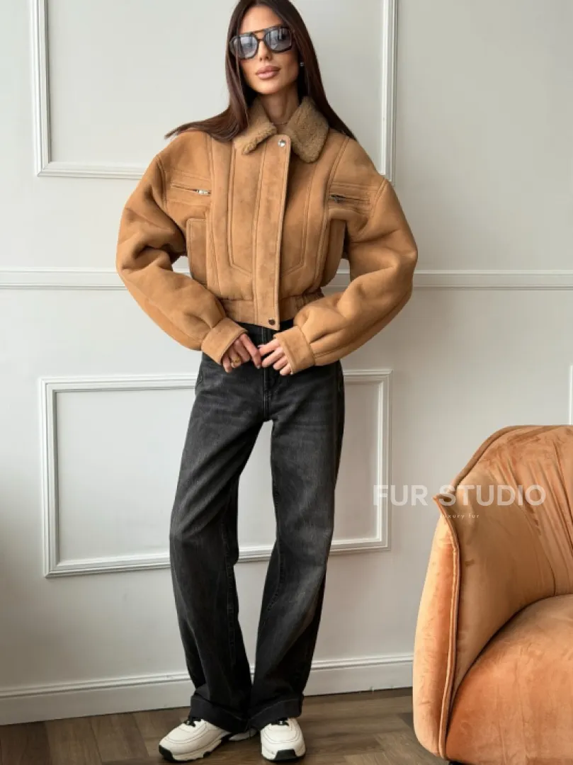 Зимняя женская дубленка - бомбер