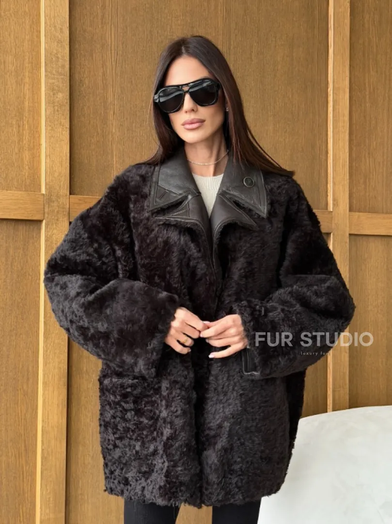 Коричневая двухсторонняя дубленка на овчине тиградо