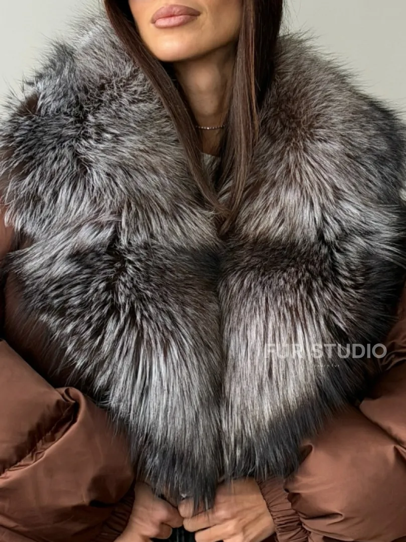 Короткий пуховик с мехом чернобурки