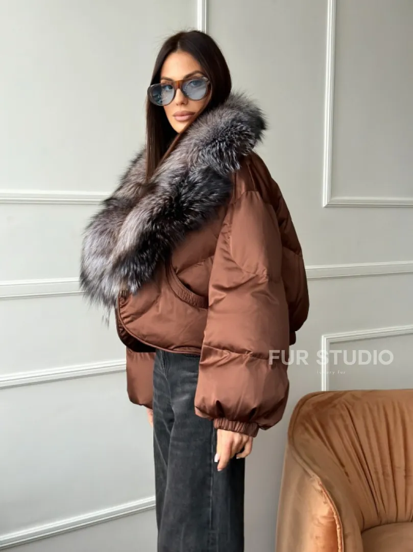 Короткий пуховик с мехом чернобурки