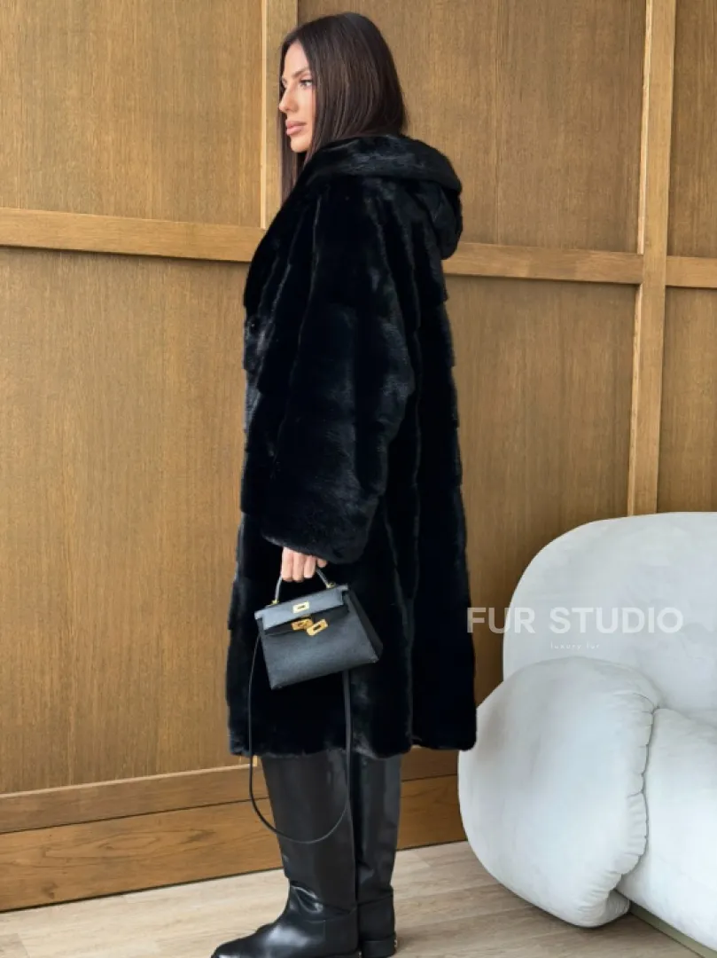 Черная норковая шуба с капюшоном