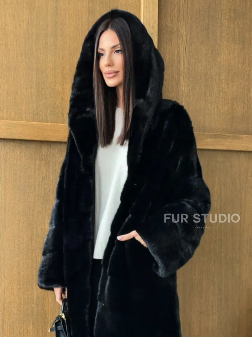 Черная норковая шуба с капюшоном