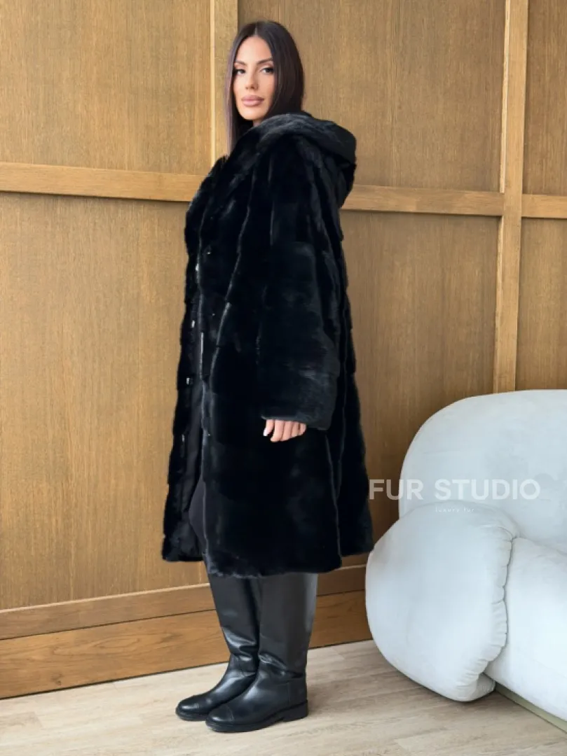 Черная норковая шуба с капюшоном