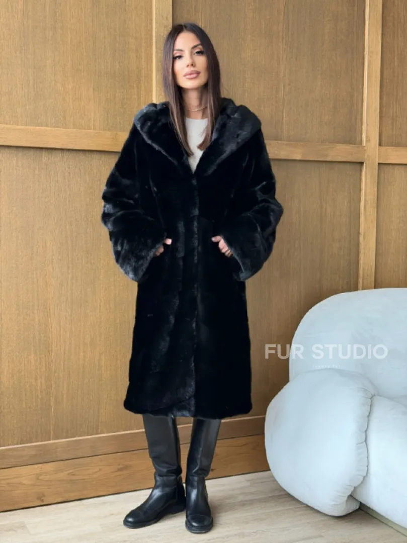 Черная норковая шуба с капюшоном