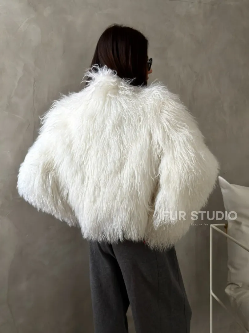 Белая кроп-шуба из меха ламы