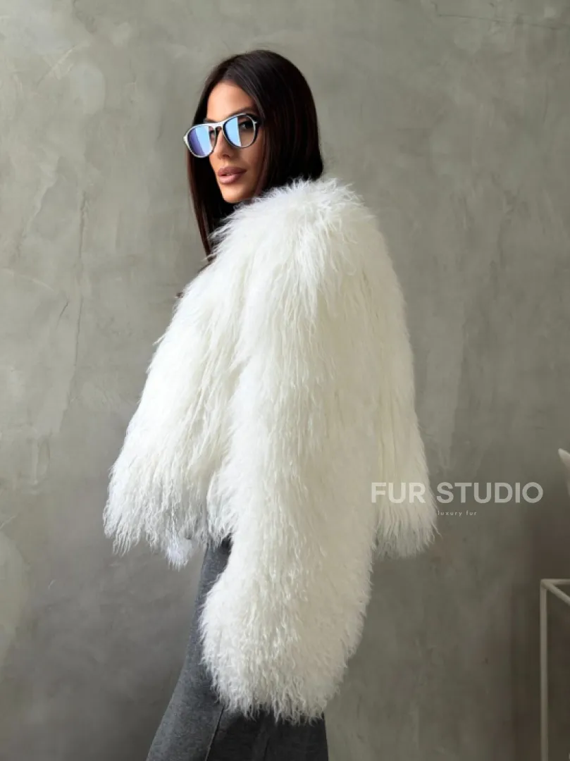 Белая кроп-шуба из меха ламы