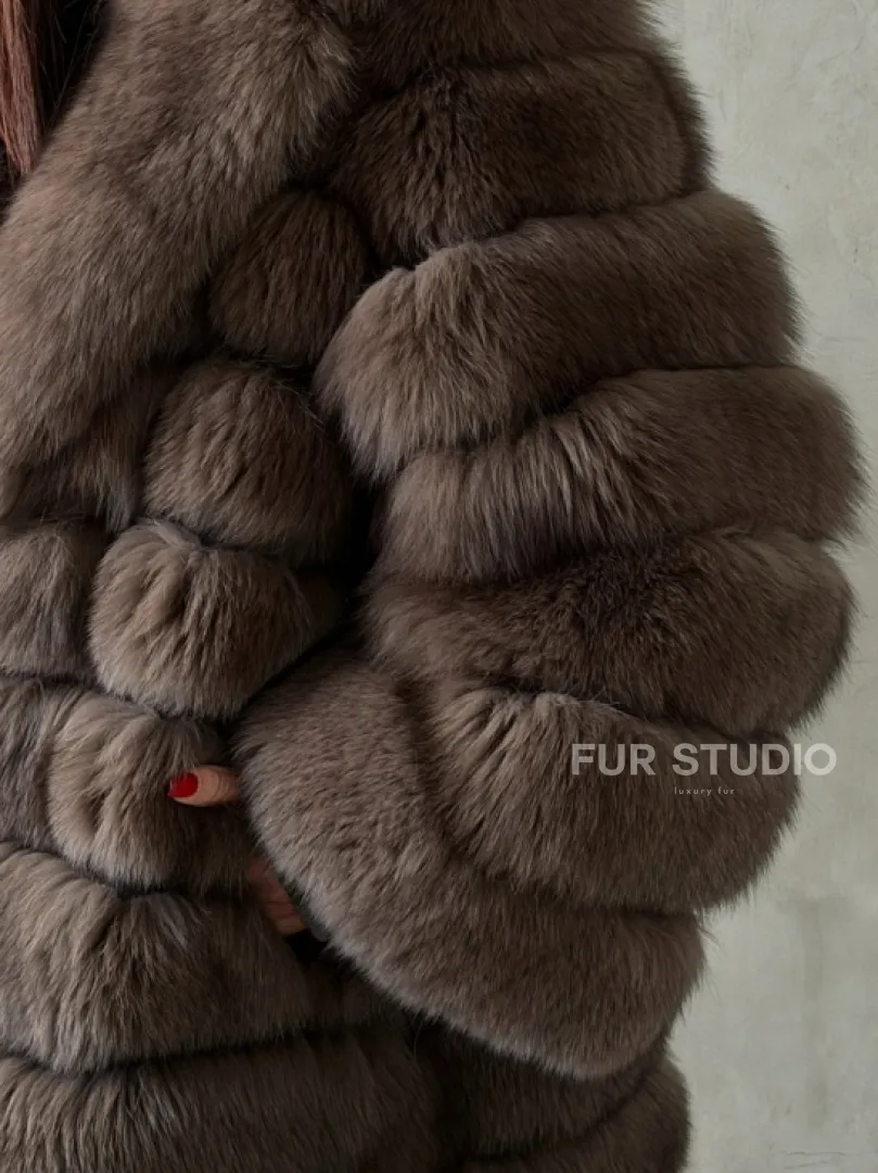 Шуба из песца под соболь - английский воротник