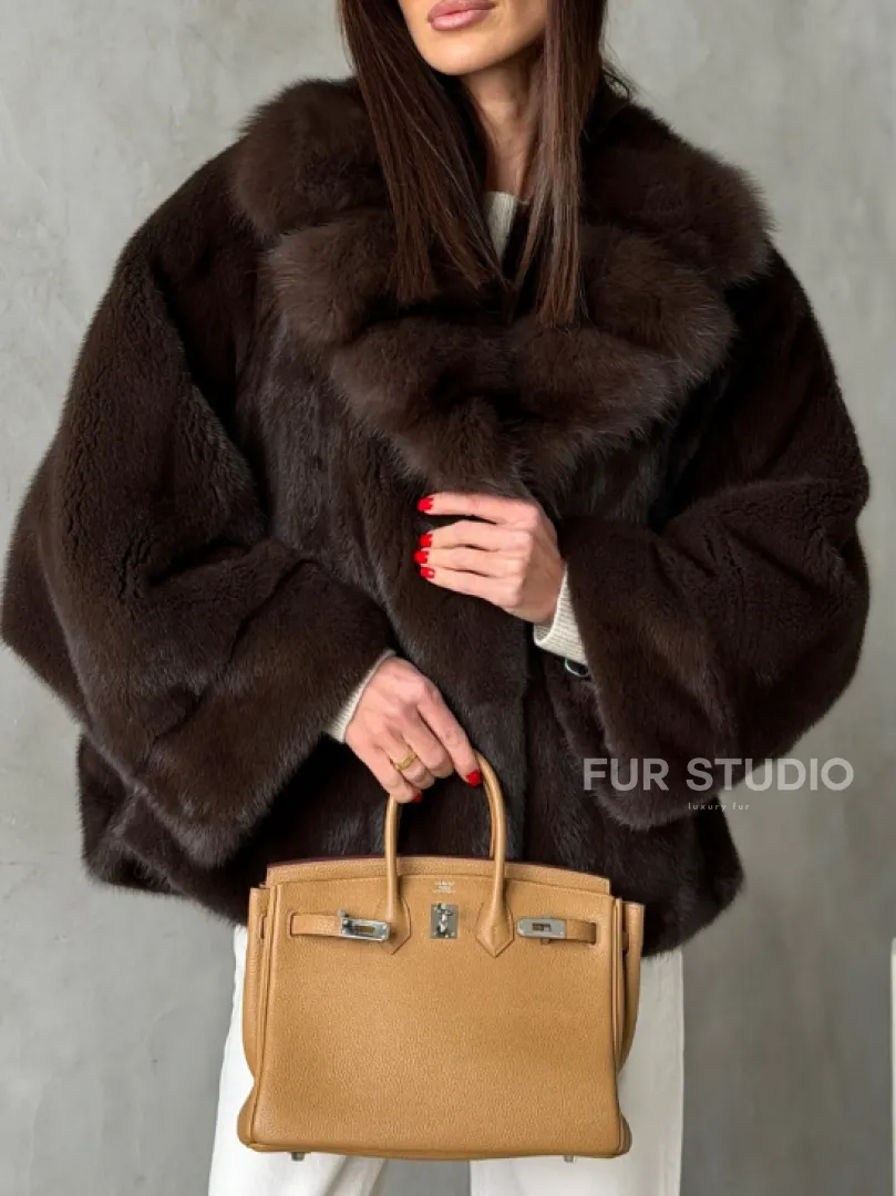 Короткий норковый жакет с воротником из куницы