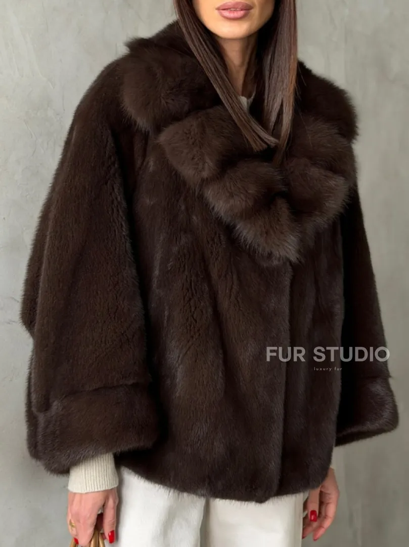 Короткий норковый жакет с воротником из куницы