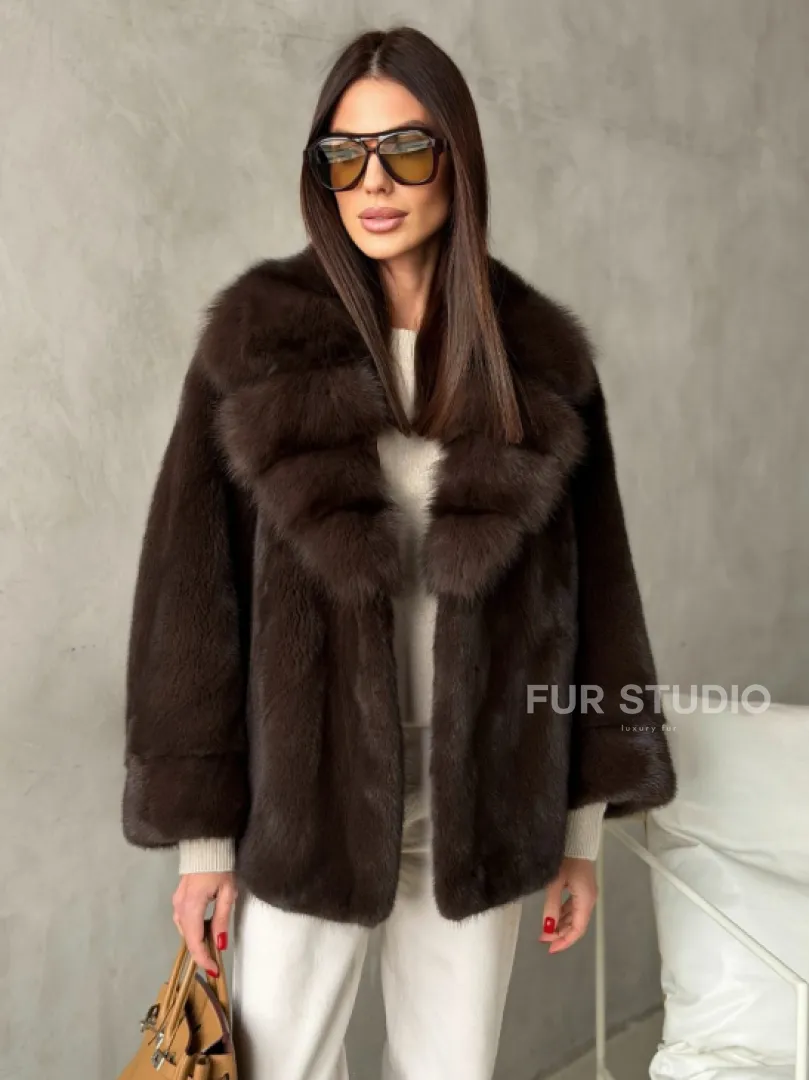 Короткий норковый жакет с воротником из куницы