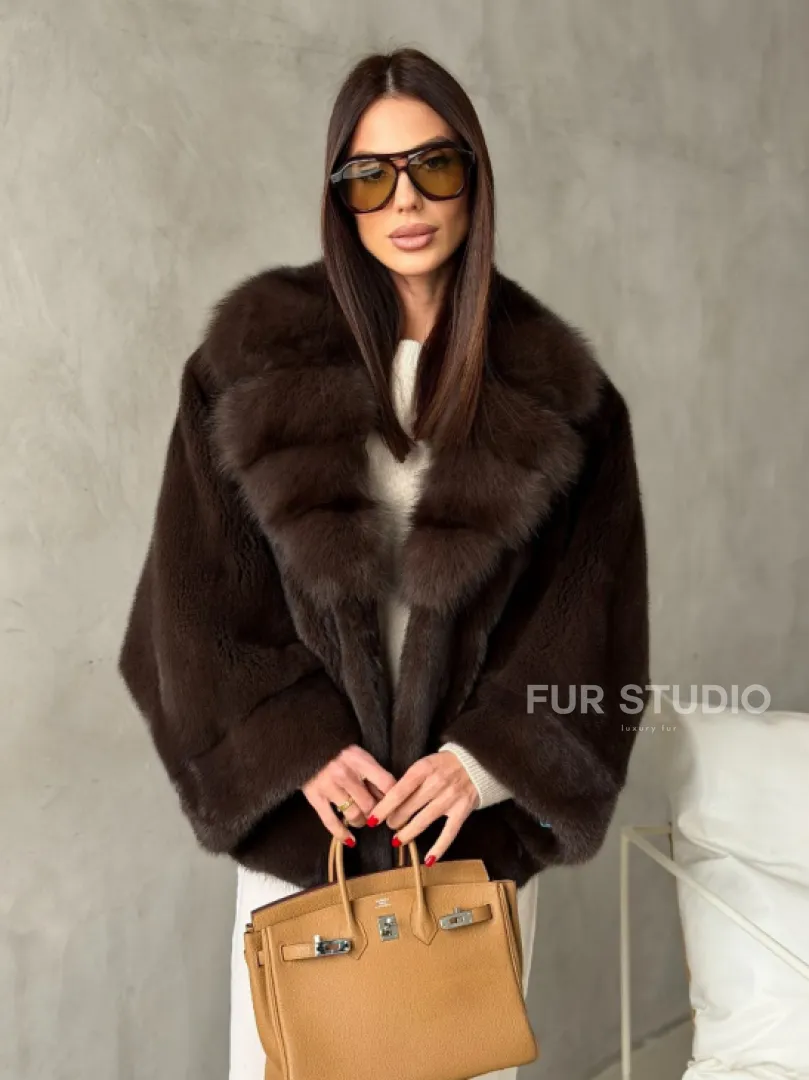 Короткий норковый жакет с воротником из куницы