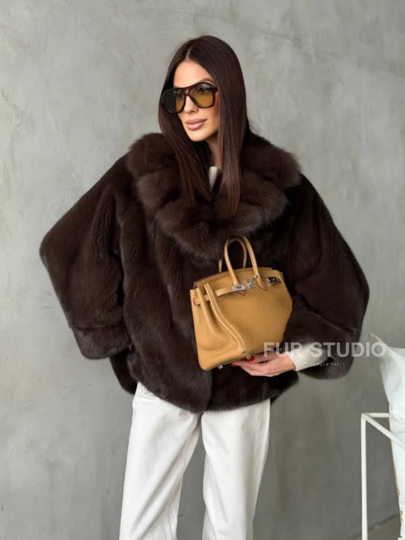 Короткий норковый жакет с воротником из куницы