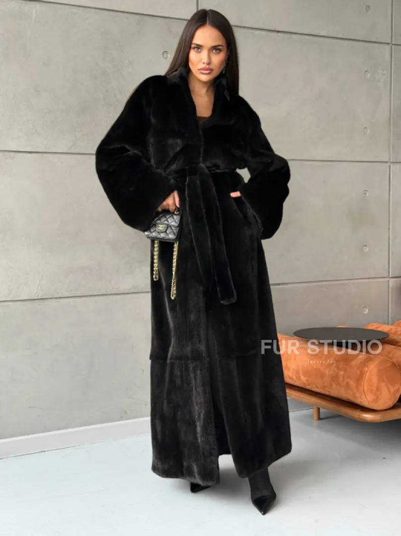 Длинная черная шуба из меха норки Saga furs