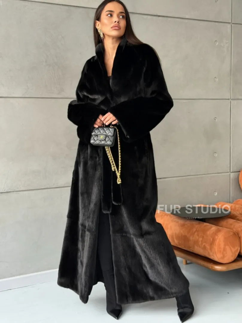 Длинная черная шуба из меха норки Saga furs