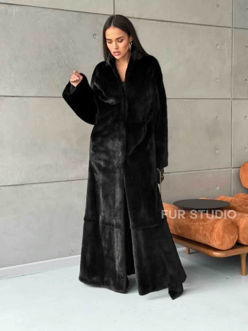Длинная черная шуба из меха норки Saga furs