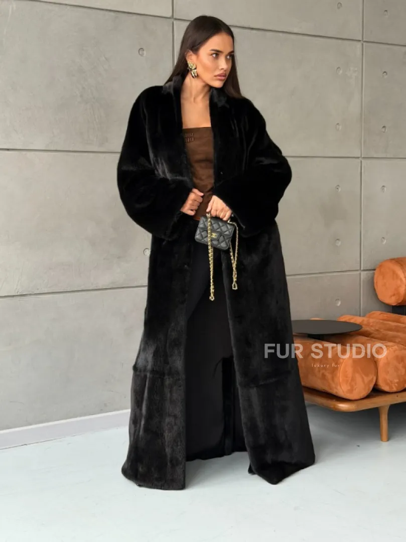 Длинная черная шуба из меха норки Saga furs