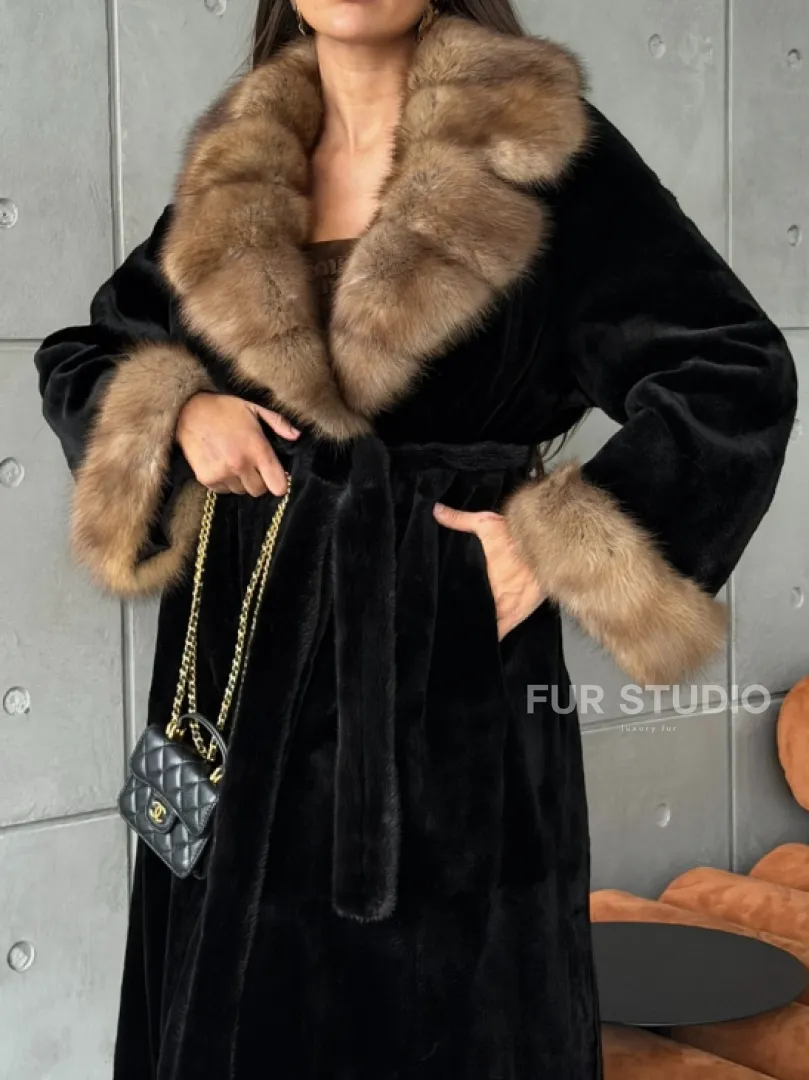Шуба из чёрной стриженой норки, воротник и манжеты из куницы