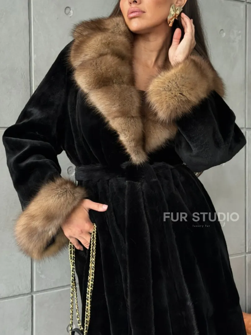 Шуба из чёрной стриженой норки, воротник и манжеты из куницы