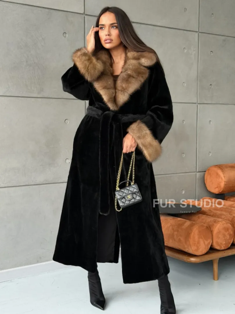 Шуба из чёрной стриженой норки, воротник и манжеты из куницы