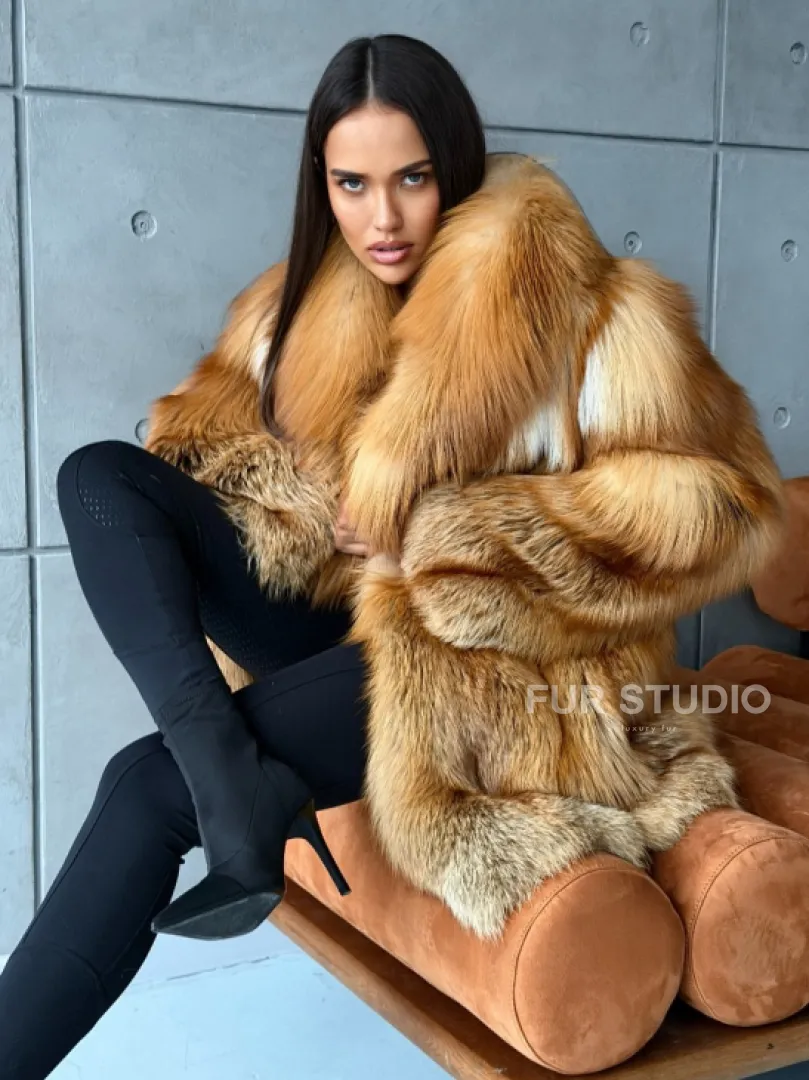 Шуба из натурального меха лисы