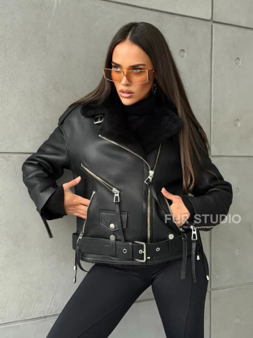 Черная короткая дубленка авиатор